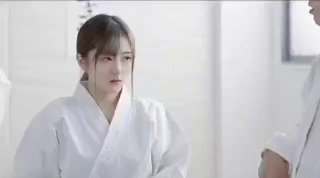 大学生美眉和男友拿着单反机开房自拍 没想到宾馆里早有针孔摄像机拍下了一切